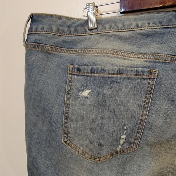 Torrid Light Wash Distressed Skinny Jeans Size 24R - Picture 10 of 17